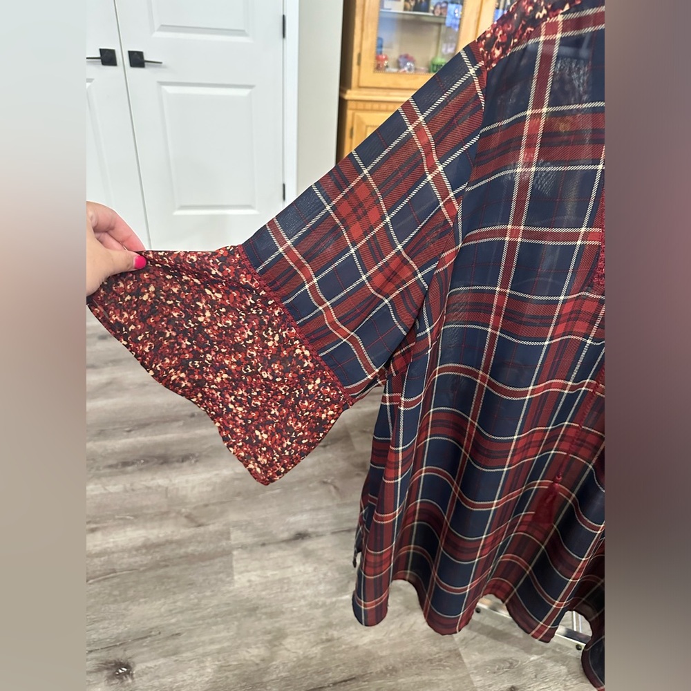 Catherine’s Women’s plus-size Navy Blue & Red Floral Bell-sleeve Blouse❤️❤️4X - Picture 5 of 7